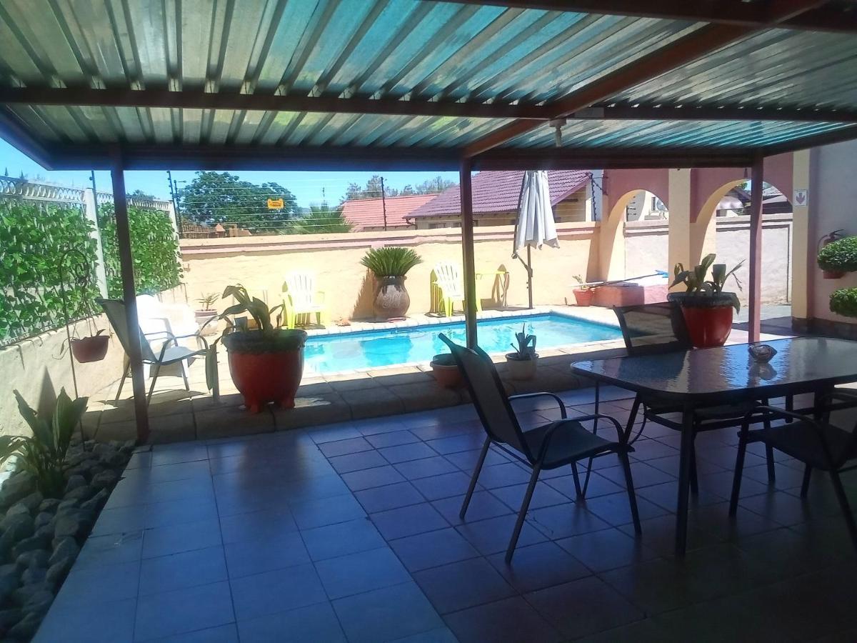 Joezebel Guesthouse Mogwase Екстериор снимка