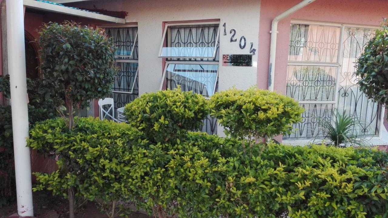 Joezebel Guesthouse Mogwase Екстериор снимка